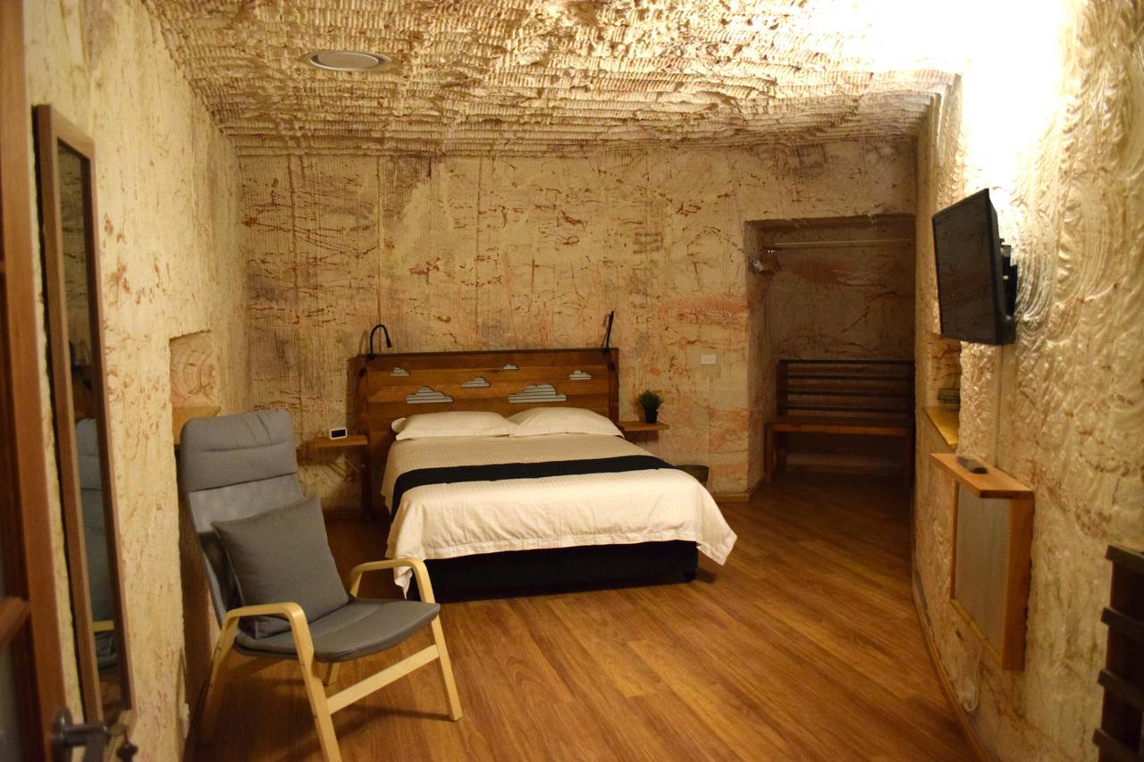 Dug Out B&B Coober Pedy Exterior photo