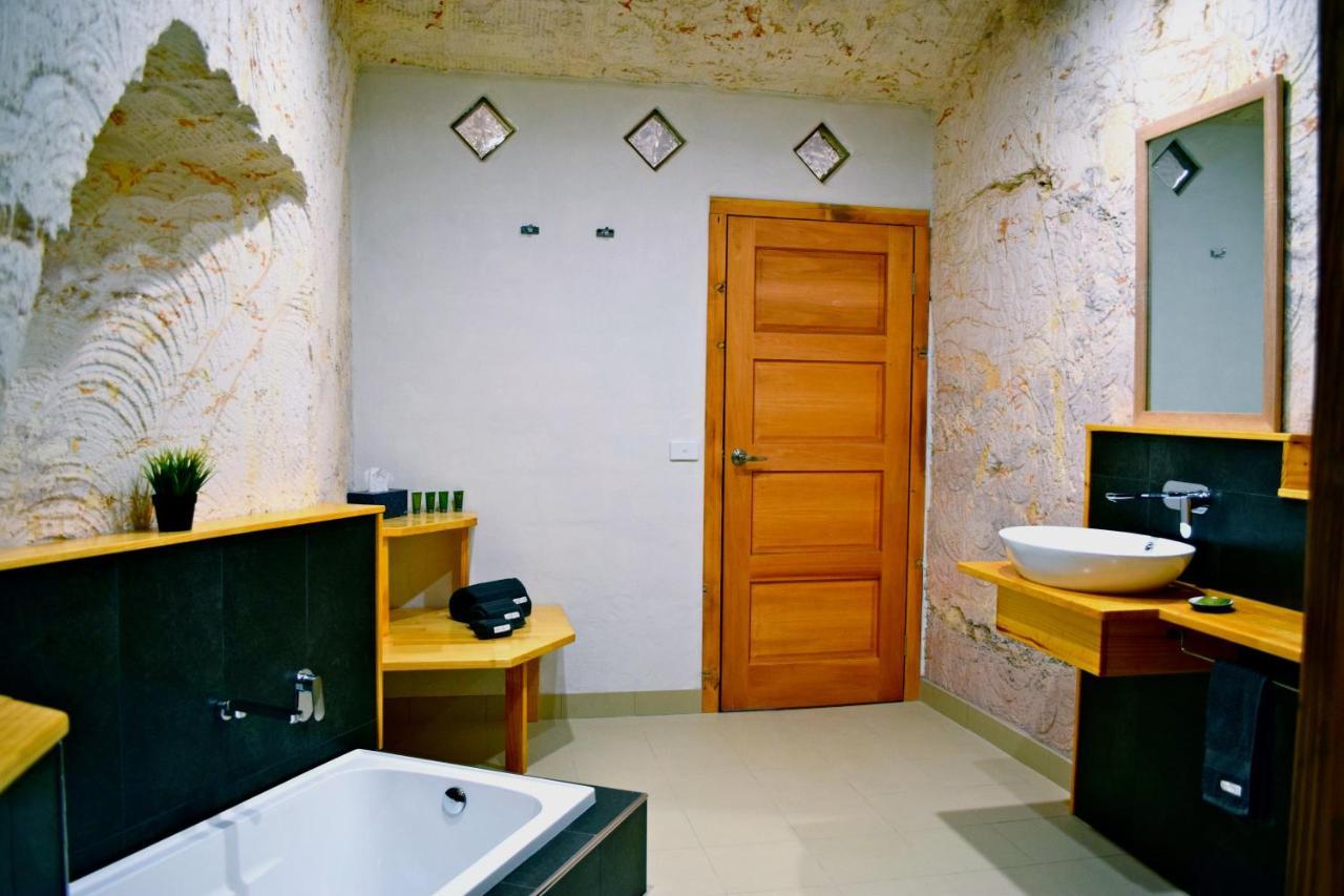 Dug Out B&B Coober Pedy Exterior photo